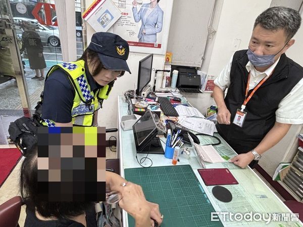 ▲潮州警方會同行員阻止傅婦被詐。（圖／記者陳崑福翻攝）