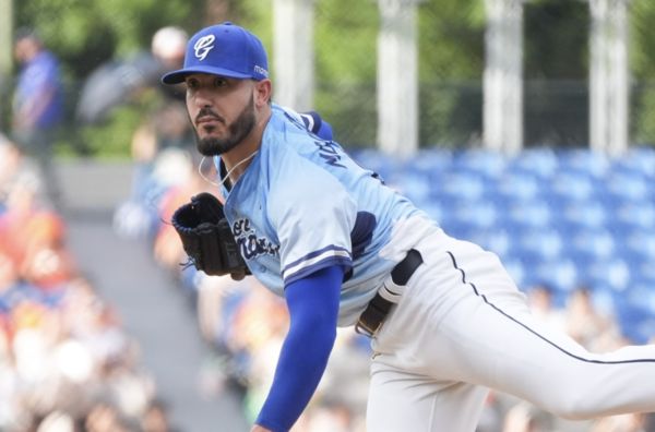 ▲魔力藍、戴培峰     。（圖／富邦悍將提供）