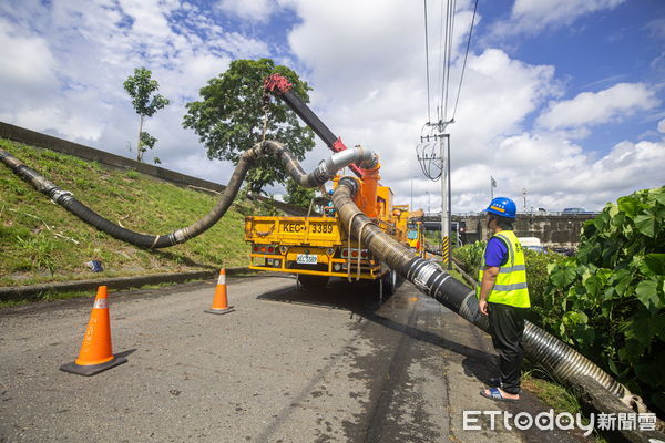 ▲南投縣長許淑華與立委游顥、中央單位一同會勘豪雨淹水災情，將建滯洪池改善狀況。（圖／南投縣政府提供）