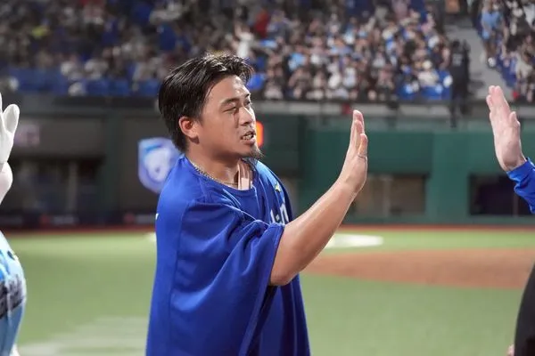 ▲    張育成、李吳永勤       。（圖／富邦悍將提供）