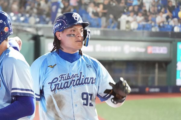 ▲    張育成、李吳永勤       。（圖／富邦悍將提供）