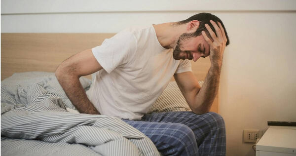 近年有新的研究發現，氣壓偏低或是濕度上升的環境，確實會影響偏頭痛的發作。（示意圖／翻攝pexels）