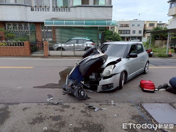 ▲大學情侶檔騎機車趕火車，在路口跟左轉轎車碰撞，情侶檔重傷住院治療中。（圖／記者楊永盛翻攝）