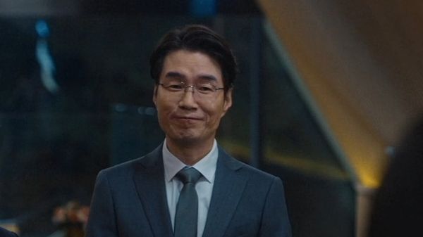 ▲宋英奎在《退貨兒童》飾演牧師。（圖／翻攝自愛奇藝）