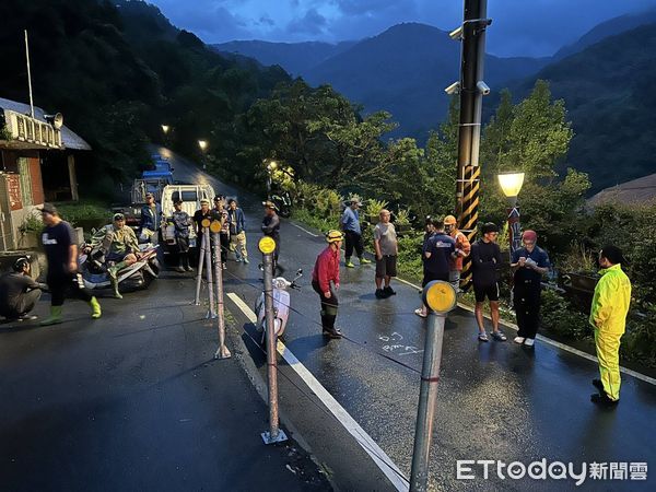 ▲▼             嘉義女子徒步外出未歸，搜救人員最終在攔砂壩瀑布下方石頭縫中尋獲遺體。（圖／記者翁伊森翻攝，下同）