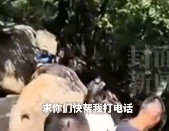 ▲▼陸男登山倚靠欄杆不慎墜亡。（圖／翻攝自微博）