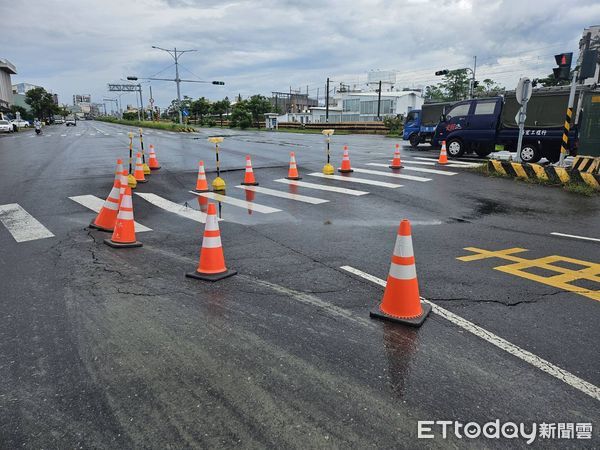 ▲▼台1線嘉義水上路段下陷，現已實施交通管制。（圖／記者翁伊森翻攝）