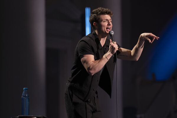 麥特萊夫2年內靠Tik Tok爆紅，立刻開啟喜劇專場、場場爆滿，可以說聲勢如日中天。（Netflix提供）