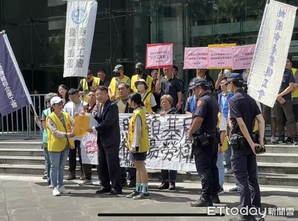 ▲▼桃園市產業總工會今前往交通部抗議。（圖／記者周湘芸攝）