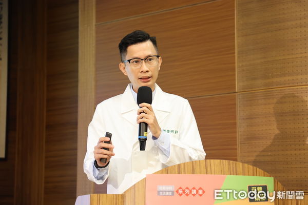 ▲▼花蓮慈院陳俞名主任以「頭痛要不要緊?」為主題，教導民眾如何辨識及預防頭痛，了解自己的健康。（圖／慈濟醫學中心提供，下同）