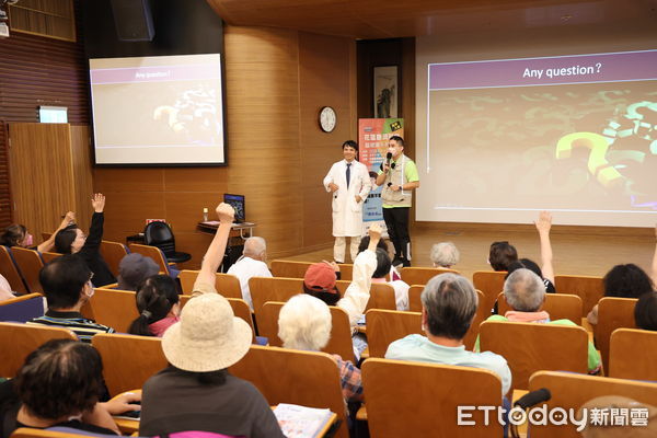 ▲▼花蓮慈院陳俞名主任以「頭痛要不要緊?」為主題，教導民眾如何辨識及預防頭痛，了解自己的健康。（圖／慈濟醫學中心提供，下同）