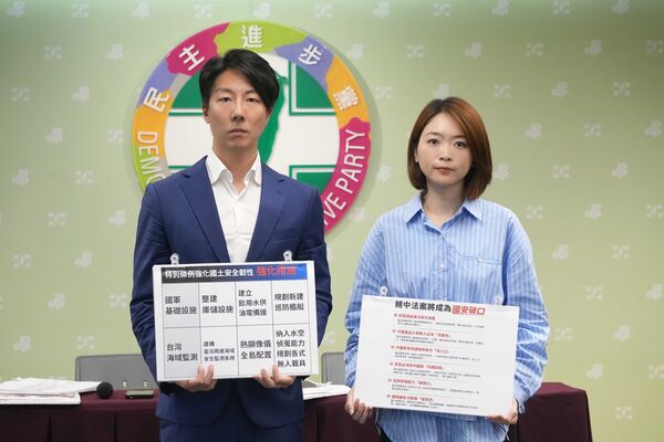 ▲▼民進黨發言人吳崢、韓瑩召開「秋後算帳砍預算？國民黨又想打壓海巡國防！」記者會。（圖／民進黨提供）