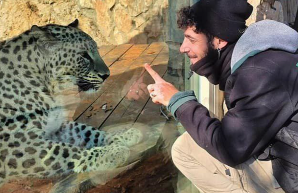 正要帶遊客導覽　男員工突被「動物園逃脫豹攻擊」頸部爆血亡。（圖／翻攝自Facebook）