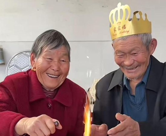 ▲▼80歲陸百萬網紅爺爺過世。（圖／翻攝自微博）