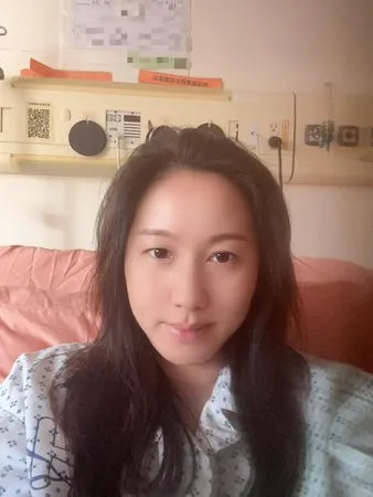 ▲台北市議員林杏兒今突在臉書PO出住院照，並表示自己罹患癌症。（圖／林杏兒臉書）