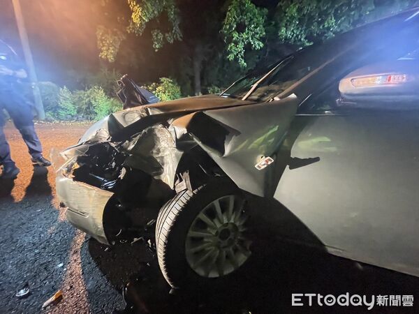 ▲里港警分局員警處理載興路交通事故。（圖／記者陳崑福翻攝）