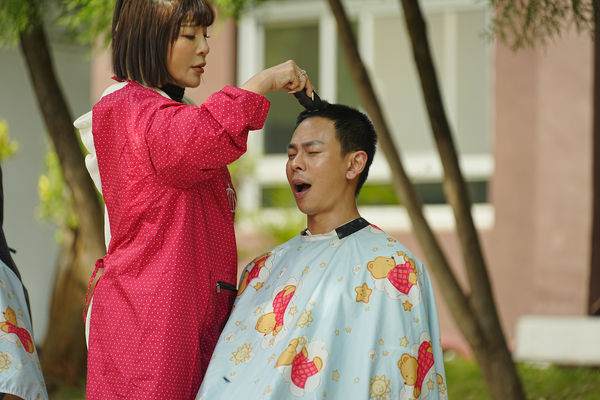 ▲▼孫綻剃頭喊痛成表情包。（圖／台視提供）