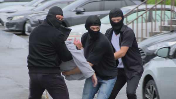 ▲林筳諭為《好運來》拍綁架戲，在車廂恐慌發作。（圖／民視提供）