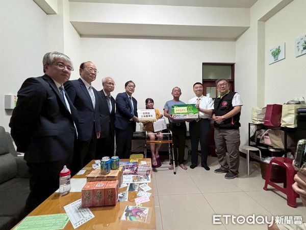 ▲▼  法務部長關懷受災馨生案家  。（圖／嘉義地檢署提供）