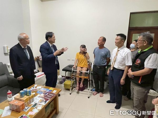 ▲▼  法務部長關懷受災馨生案家  。（圖／嘉義地檢署提供）