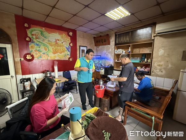 ▲▼   嘉義縣衛生所進行衛教宣導，防止疫病傳播   。（圖／嘉義縣政府提供）