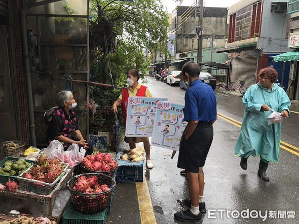 ▲▼   嘉義縣衛生所進行衛教宣導，防止疫病傳播   。（圖／嘉義縣政府提供）