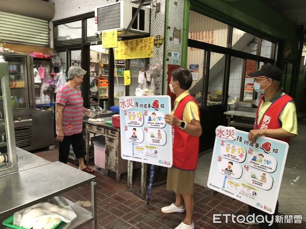 ▲▼   嘉義縣衛生所進行衛教宣導，防止疫病傳播   。（圖／嘉義縣政府提供）