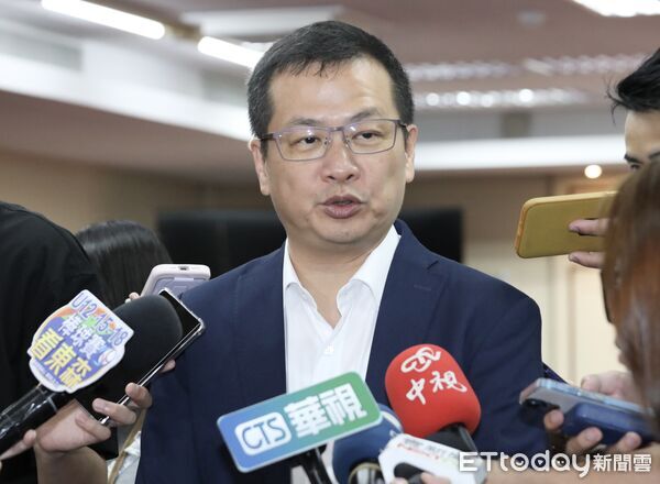 ▲▼羅智強 聯訪  納粹標誌 德國在台協會等時事回應。（圖／記者屠惠剛攝）