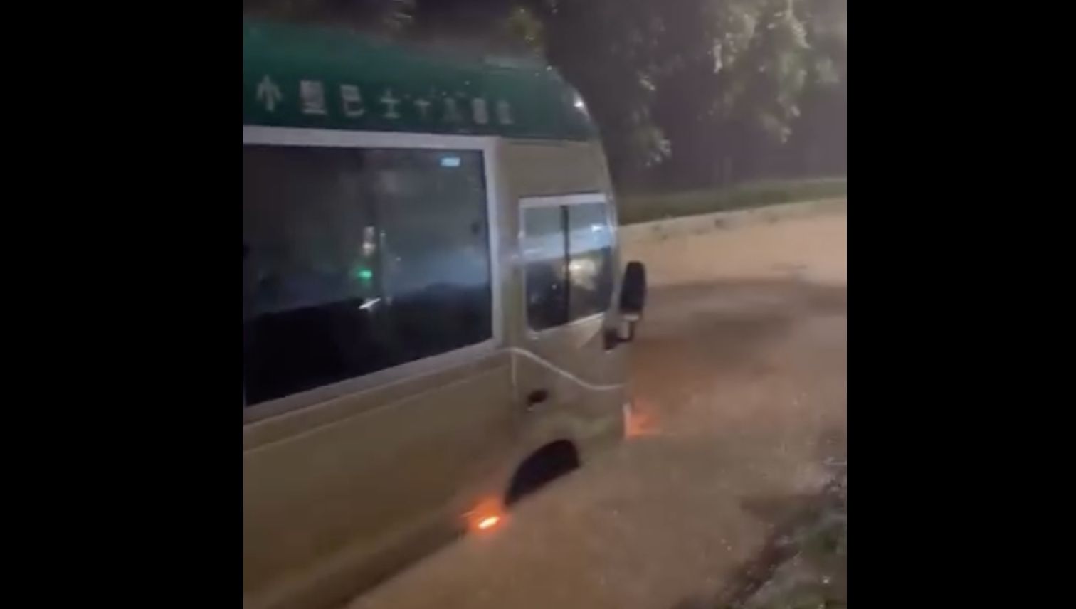 ▲香港暴雨荃灣和葵湧成淹水重災區。（圖／翻攝X）
