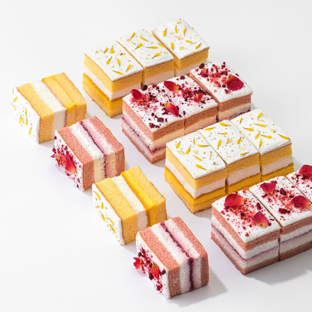 ▲▼甜點,日式,法式,鐵盒,新款,ミニ耘菓,鐵盒蛋糕,草莓,芒果。（圖／ミニ耘菓提供）