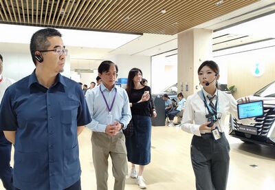 比亞迪才夜宴立院高層！馬英九基金會赴中也參訪　台生直呼震撼