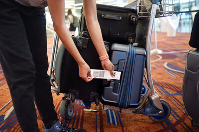 詐騙新招曝光! 行李吊牌、登機證千萬別亂丟