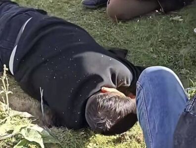 陸遊客自駕車鑰匙被土撥鼠叼走 當地村民幫挖地洞掏回