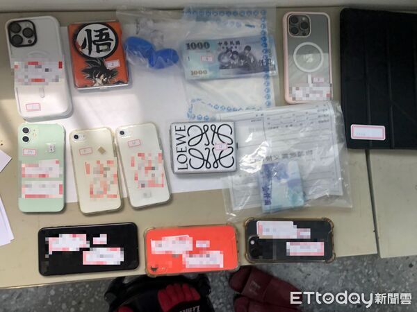 ▲台南刑大查扣大批毒品與證物，成功瓦解12人詐騙集團。（記者林東良翻攝，下同）
