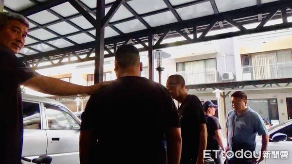 ▲台南刑大查扣大批毒品與證物，成功瓦解12人詐騙集團。（記者林東良翻攝，下同）