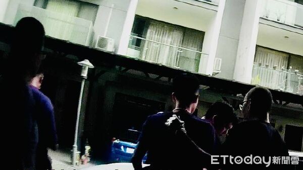 ▲台南刑大查扣大批毒品與證物，成功瓦解12人詐騙集團。（記者林東良翻攝，下同）