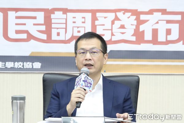 ▲▼國民黨立委羅智強舉行 新國會智庫民調發布 記者會。（圖／記者屠惠剛攝）