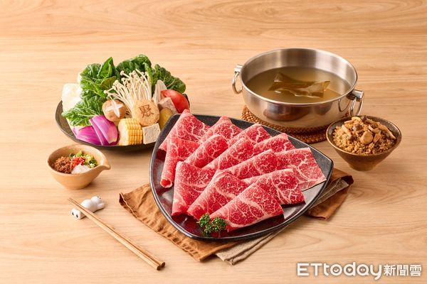 ▲祖孫三代到聚開涮，同穿運動服、點指定套餐能獲得5折優惠。（圖／王品提供）