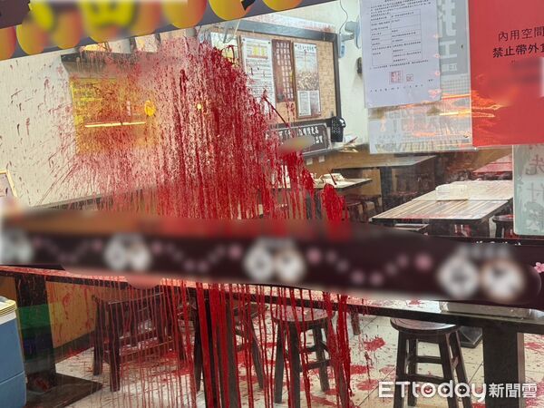 ▲▼某連鎖當歸鴨樹林及新莊店遭人潑紅漆，警方調閱監視器鎖定2人共乘機車犯案，警方逮捕江姓（前）及林姓男子             。（圖／記者陳以昇翻攝）