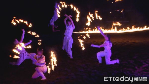 ▲北海岸盛夏夜！火舞 x 光雕 x 永續　2025「北海潮與火」炫目金山▼             。（圖／記者鄭遠龍攝）