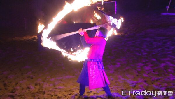 ▲北海岸盛夏夜！火舞 x 光雕 x 永續　2025「北海潮與火」炫目金山▼             。（圖／記者鄭遠龍攝）