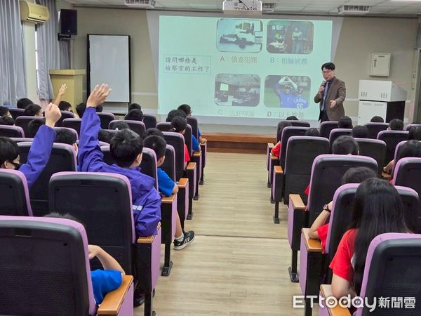 ▲台南地檢署主任檢察官王聖豪走進永康國中，用故事與互動講解法律觀念。（記者林東良翻攝，下同）