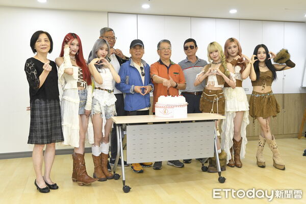 ▲▼女團「ELL&amp;S」 擔任紅心字會公益大使公益記者會。（圖／記者湯興漢攝）