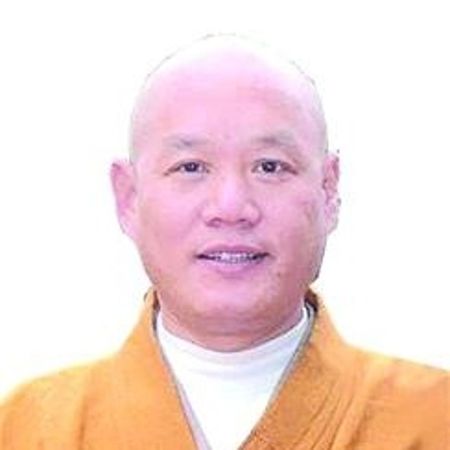 劉連衛法名緣通出家10年間以「作法驅邪」之名，性侵200餘名女性，遭判死刑。（翻攝自微博）