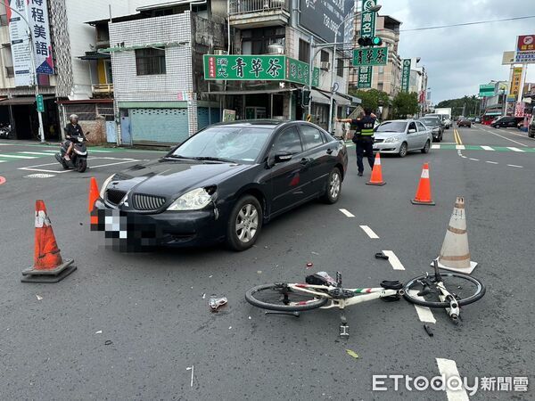 ▲屏東市瑞光路二與田寮巷路口發生交通事故。（圖／記者陳崑福翻攝）