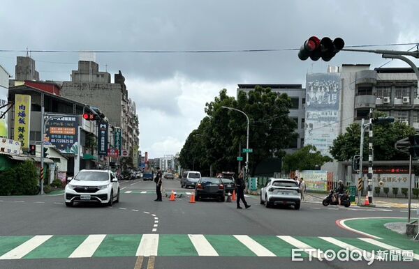 ▲屏東市瑞光路二與田寮巷路口發生交通事故。（圖／記者陳崑福翻攝）