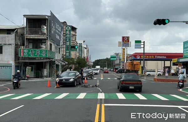 ▲屏東市瑞光路二與田寮巷路口發生交通事故。（圖／記者陳崑福翻攝）