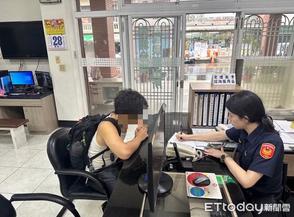 ▲內埔警方阻止簡姓大學生被騙。（圖／記者陳崑福翻攝）