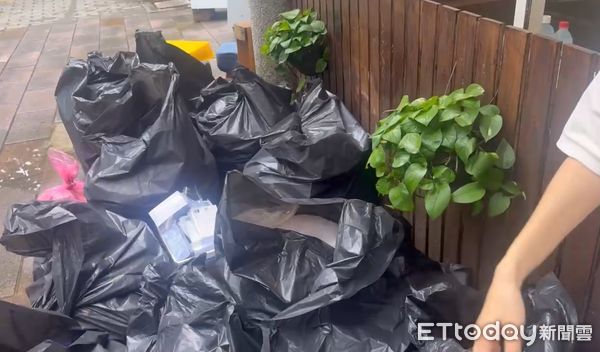 ▲▼《及林春咖啡館》淹水。（圖／蕭越提供)