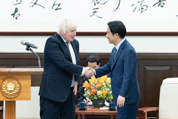 ▲▼前英國首相強生入總統府與總統賴清德會晤。（圖／總統府提供）